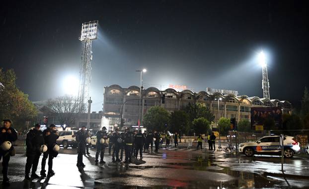 Podgorica: Policija i navijači uoči početka utamcie Crna Gora - Hrvatska 