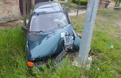 Pijan i bez vozačke sletio s ceste i zabio se u metalni stup