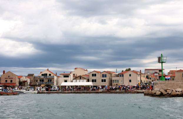 FOTO Ženska regata u Betini oduševila mještane i turiste