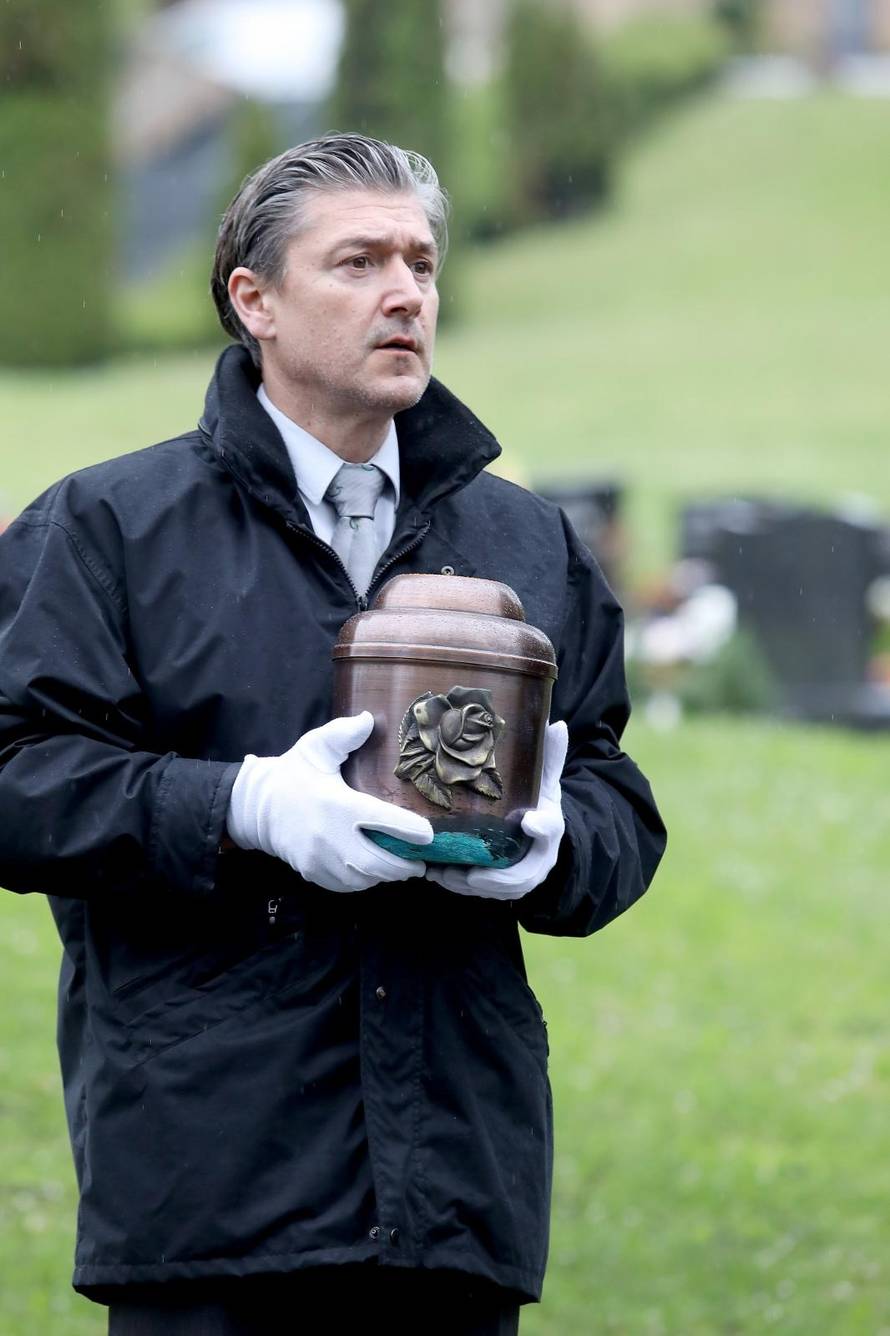 Zagreb: IspraÄaj i polaganje urni 11 pokojnika koji su tijela darovali Medicinskom fakultetu