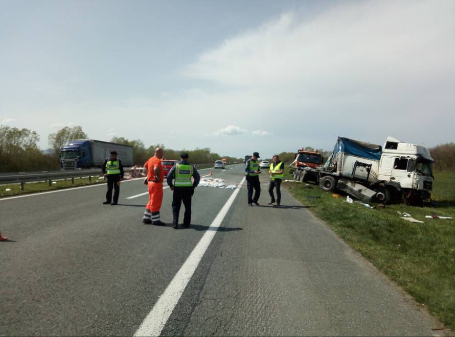 Prešao na drugi trak autoceste A3: Vozač kamiona bio je pijan