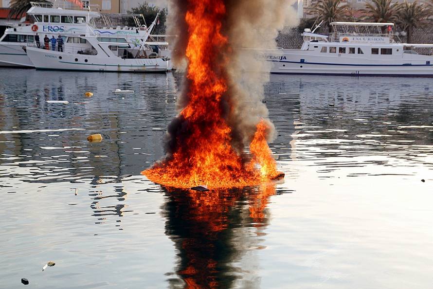 Hrabri tata spasio je dijete iz kabine broda koji je plamtio