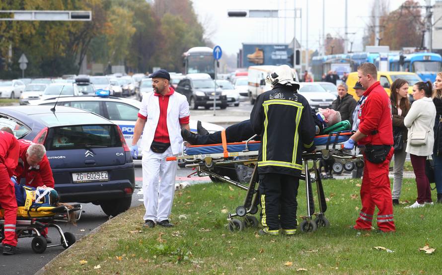 Sudarili se vatrogasni kombi i auto, ozlijeđeno je četvero ljudi