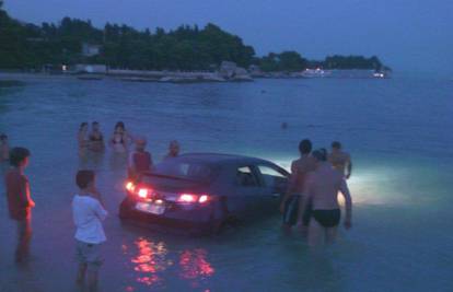 Honda Civic se u moru pretvorila u amfibiju