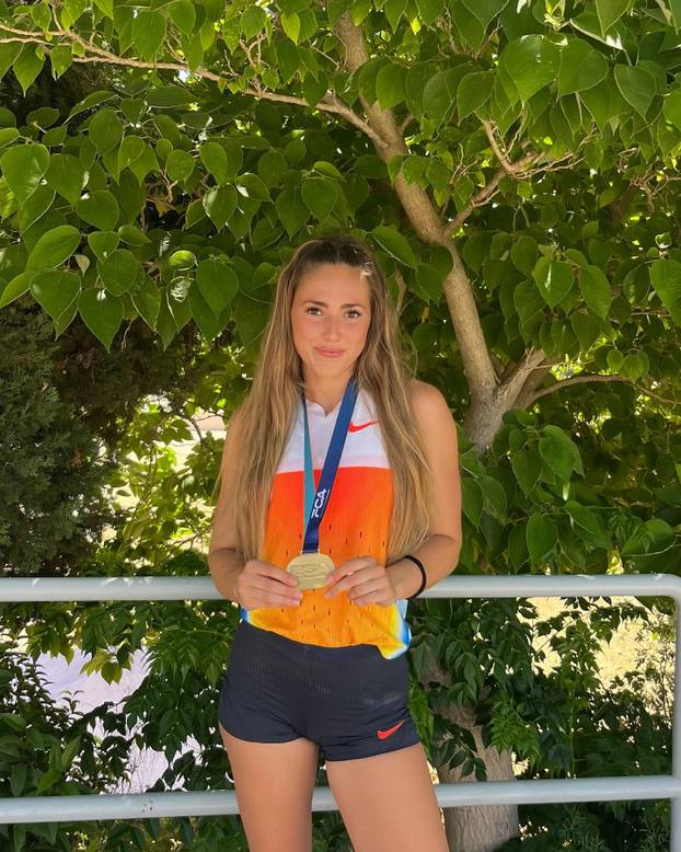 FOTO Španjolka koja dominira s motkom golica maštu pratitelja: 'Nije mi cilj samo skočiti visoko'