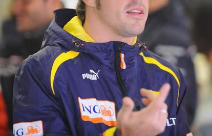 Umorni Alonso dehidrirao na Velikoj nagradi Bahraina