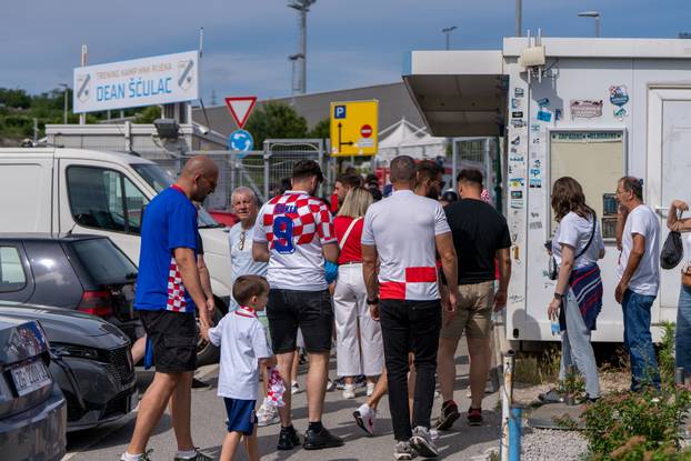 Rijeka: Navijači dolaze na stadion na prijateljsku utakmicu Hrvatske i Belgije uoči Svjetskog prvenstva