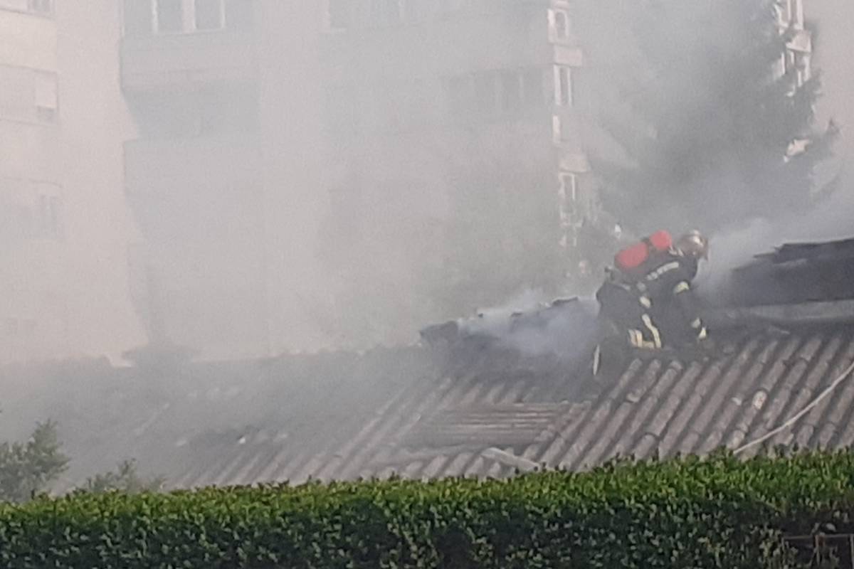 Vatrogasci brzo ugasili požar kuće u strogom centru Zagreba