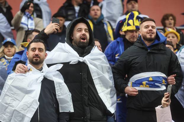 Zenica: Navijači očekuju početak utakmice između Bosne i Hercegovine i Italije