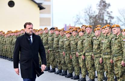 Dvaput je dvaput: Banožić na ispraćaju vojnika na Kosovo. Nakon njega dolazi - Milanović