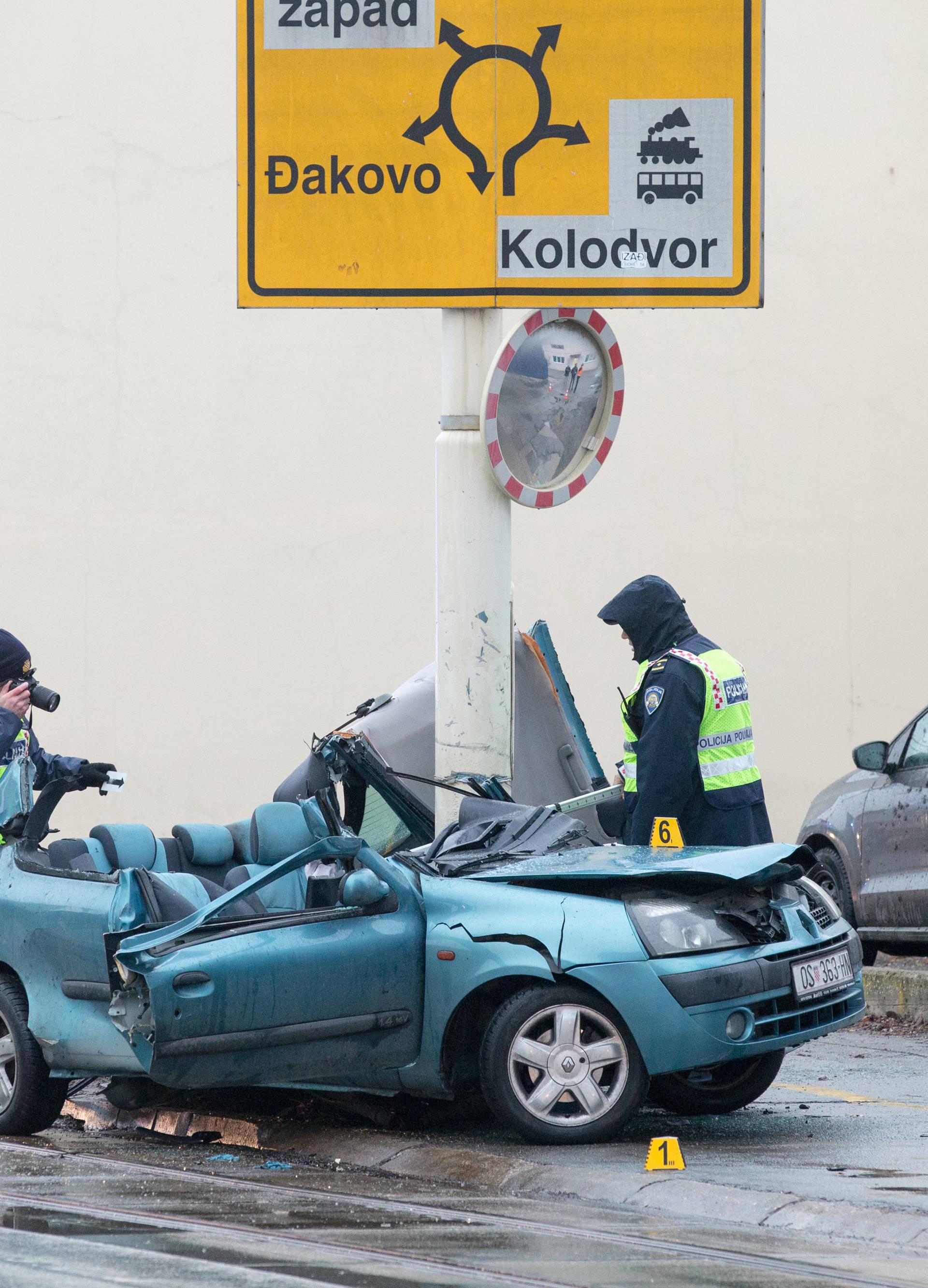 Muškarac preminuo, a žena u bolnici nakon sudara u Osijeku