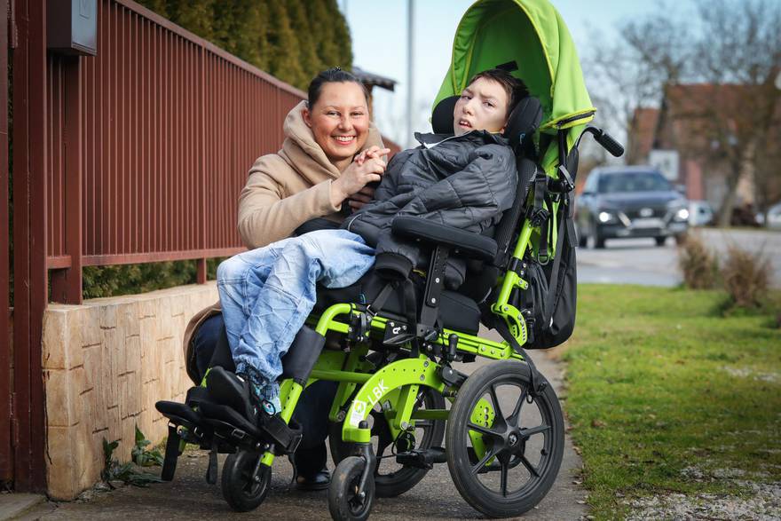Vukovar: Majka Viktorija Matin sa sinom koji boluje od cerebralne paralize i epilepsije