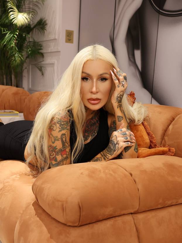 Potrošila je više od milijun eura na izgled, ali kaže da joj se najviše isplatilo prestati piti