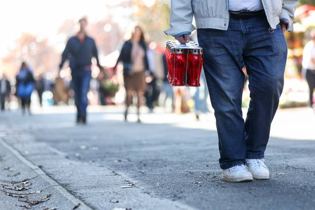 Zagreb: Svi sveti groblja poznatih osoba