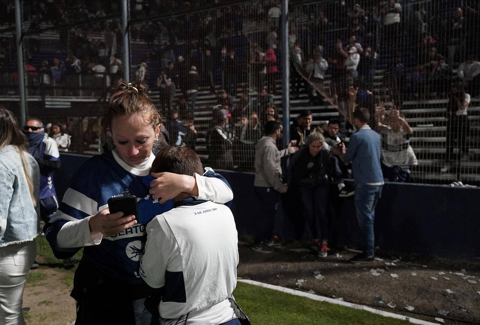 Argentinian league match suspended due to incidents outside the stadium