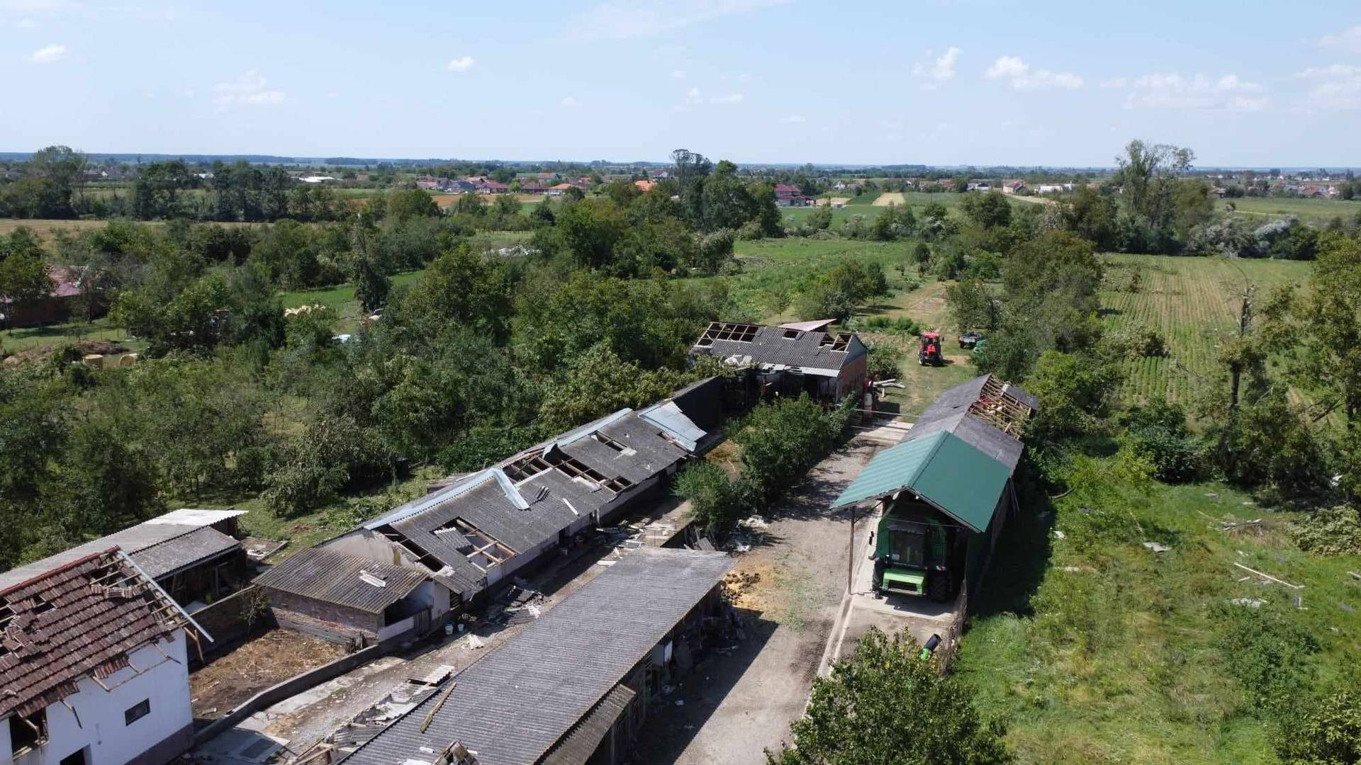 FOTO: Cerna je razorena u oluji, stradala nam je škola, a već četiri dana nemamo ni struje!