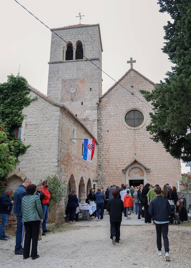 Trogir: Jedinstveni blagdan Suhi Petak u svetištu sv. Križ na Čiovu