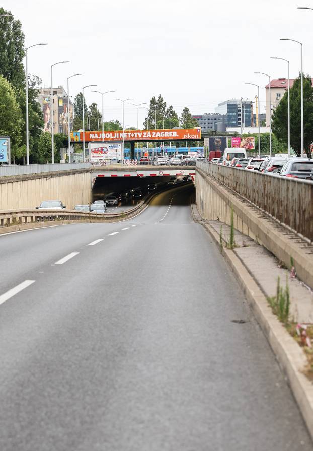 Zagreb: Ponovno zatvoren podvožnjak Slavonske i Zagrebačke avenije kod Vjesnika