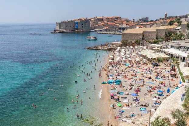 Dubrovnik:  Pune plaže i turističke gužve u gradu