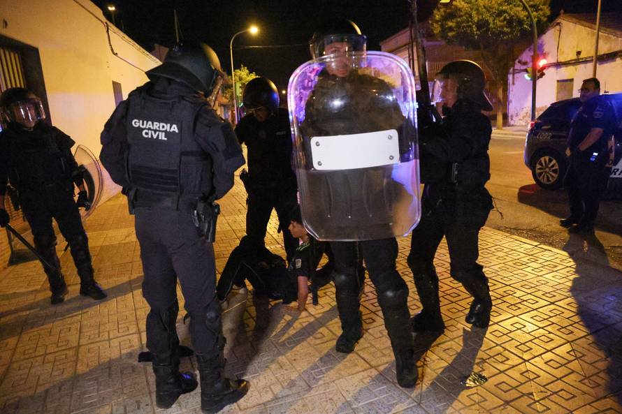 Anti-migrant unrest following an attack on elderly man by unknown assailants, in Torre Pacheco