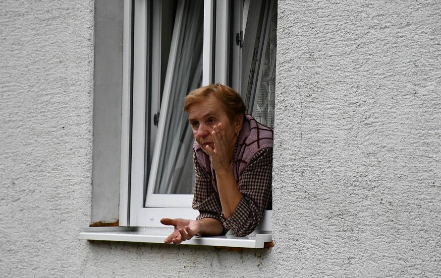 Kamion s migrantima pao u kanal. Susjedi u šoku: 'Ljudi su ležali po cesti, čula sam jauke'