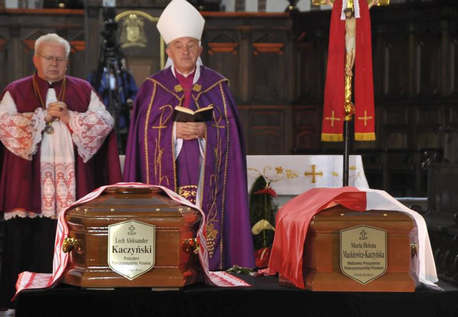 Траурная заупокойная месса. Отпевание в католической церкви. Глава католической церкви в Польше. Погребальный обряд у католиков.