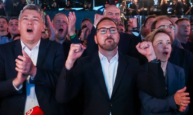 Zagreb: Oduševljenje u stožeru stranke Možemo! i SDP-a nakon prvih rezultata