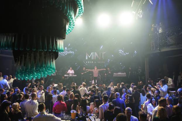 Zagreb: Koncert Harisa Džinovića u klubu Mint