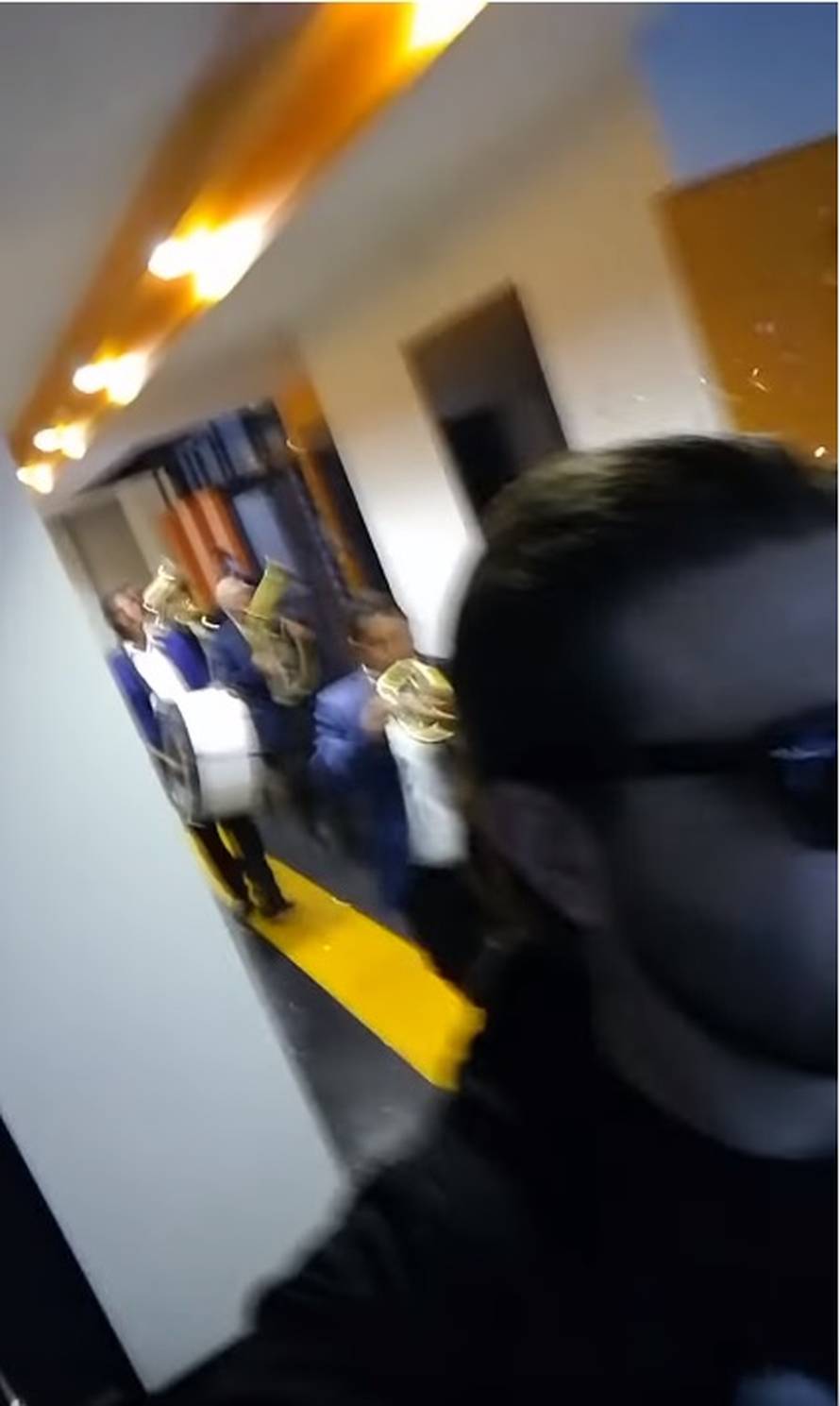 BB Nemeš unajmio trubače koji su svirali dok je on davao otkaz