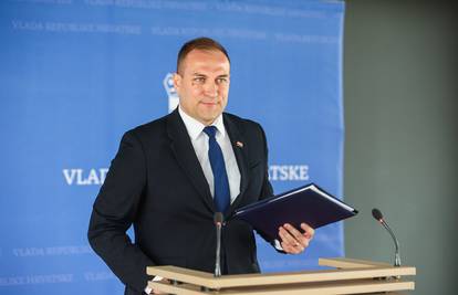 Ministar Vlajčić: 'Cijene kruha? Nemamo čarobni štapić'; Pričao i o prijavi zbog hindskog jezika