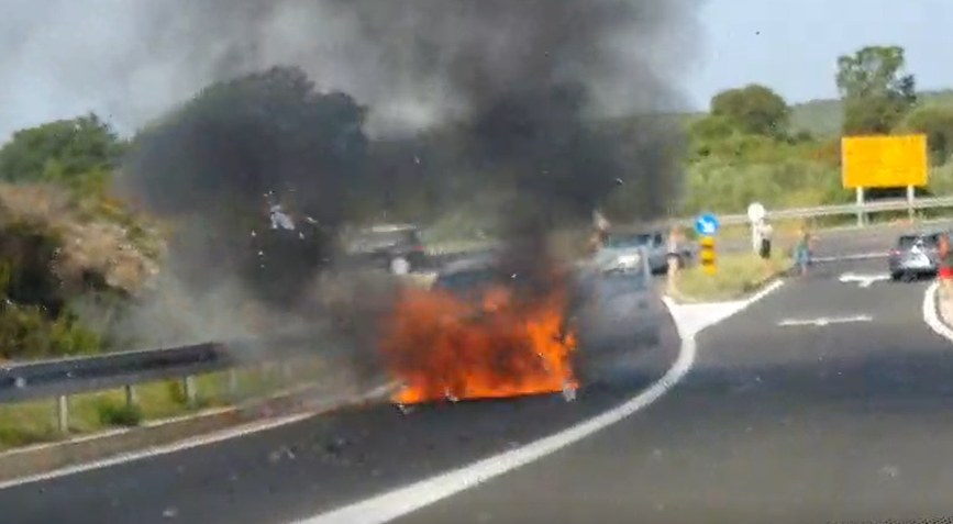 Zapalio se auto na zadarskoj brzoj cesti: 'U trenu je planuo'