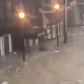 Stravična snimka: Poplava nosi sve pred sobom, ljudi u panici