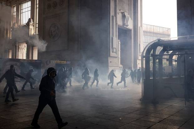 USB union holds nationwide strike, "Let's Block Everything," in solidarity with Gaza, in Milan