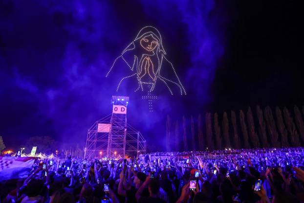 Sinj: Scenografija dronovima na koncertu Marka Perkovića Thompsona