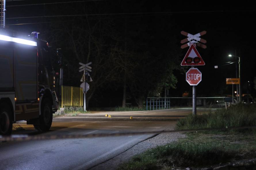 U naletu vlaka na auto umrla je djevojka (27), sestre ozlijeđene