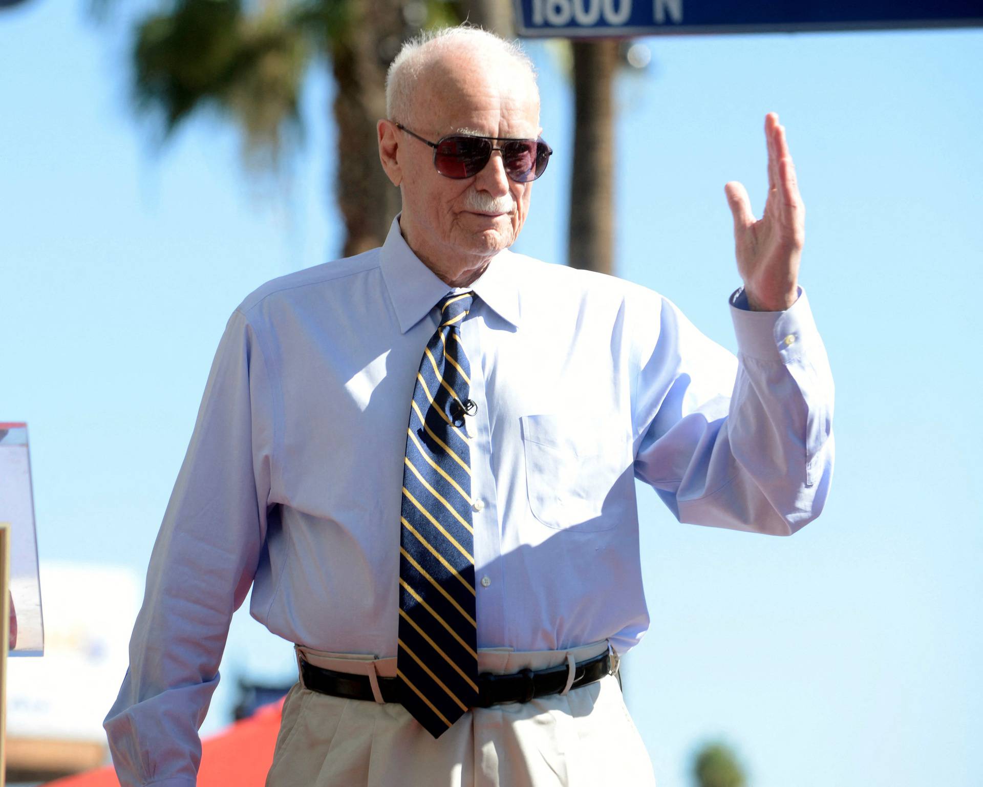 FILE PHOTO: Dabney Coleman acknowledges the crowd at a ceremony where the actor received a star on the Hollywood Walk of Fame in Los Angeles