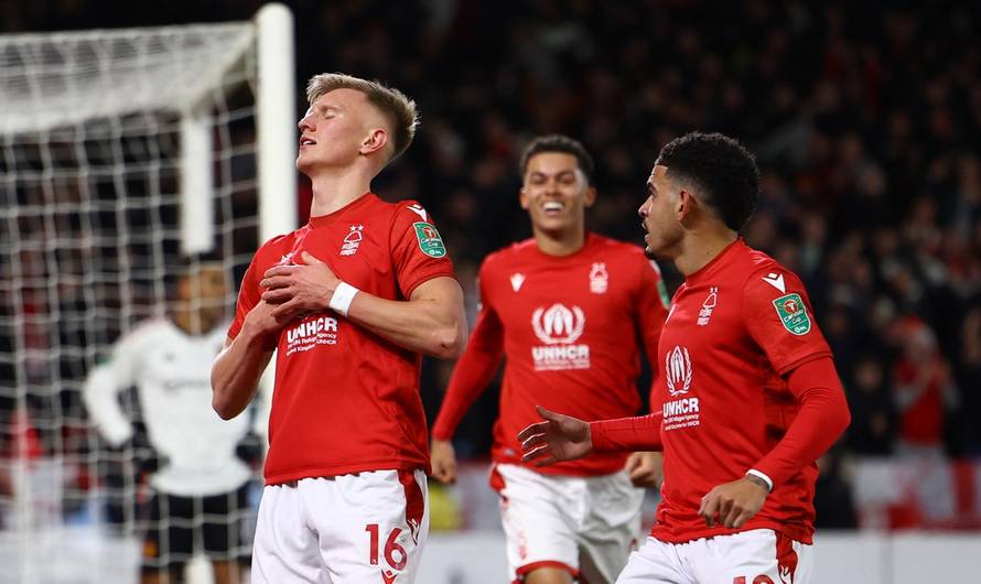 Carabao Cup - Semi Final - First Leg - Nottingham Forest v Manchester United