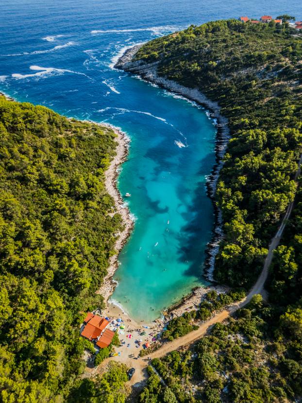 Plaža Žitna, Korčula - Zavalatica snimljena iz zraka 