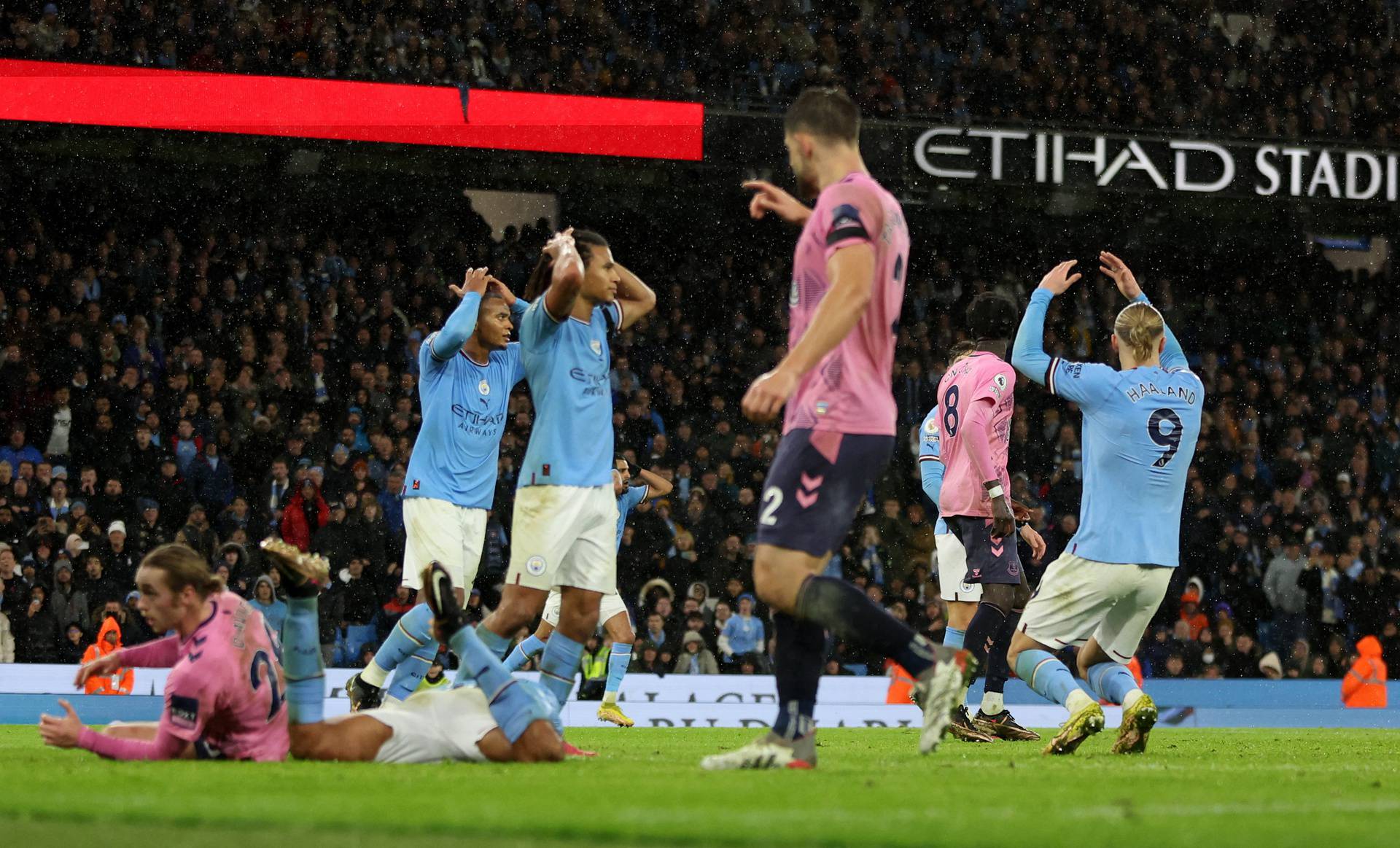 Premier League - Manchester City v Everton