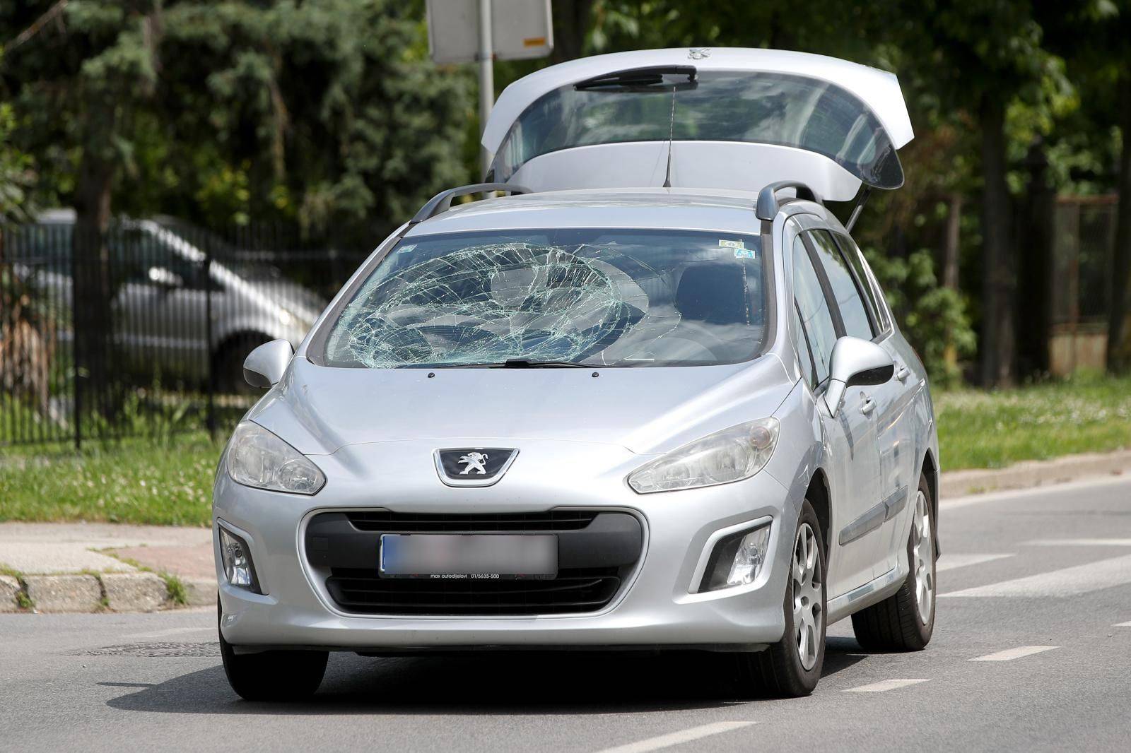 Velika Gorica: Autom naletio na mladića, prevezli ga u bolnicu