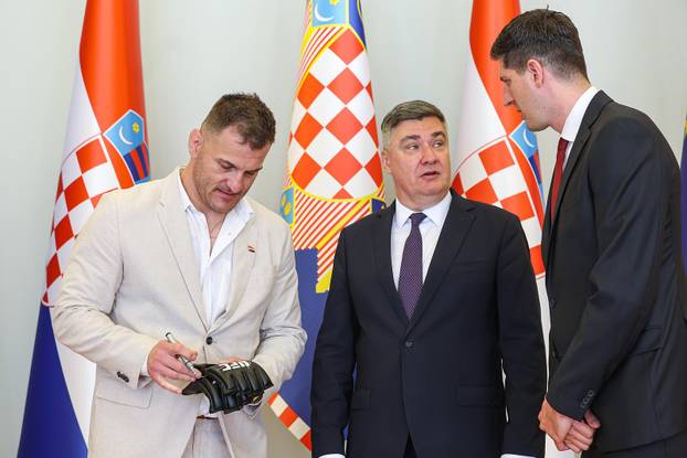 Zagreb: Predsjednik Zoran Milanović uručio je odlikovanje Stipi Miočiću