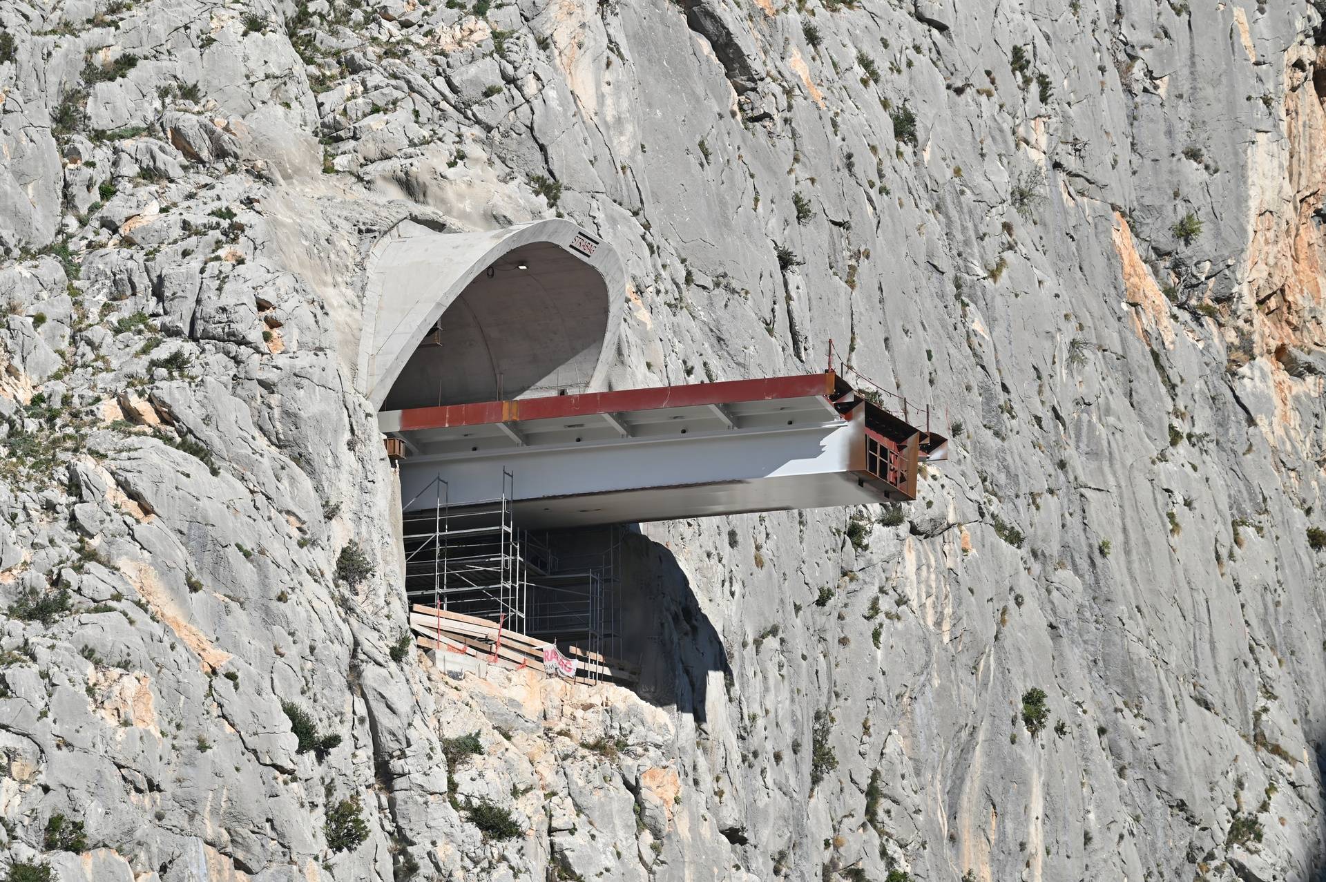 Omiš: Napredak gradnje najkompleksnijeg i najspektakularnijieg mosta u Hrvatskoj