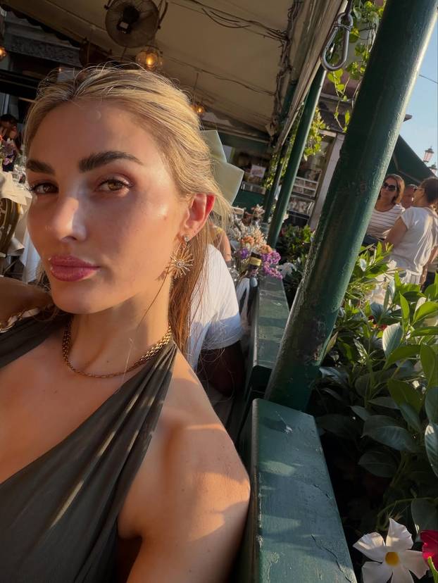 FOTO Možda ste ju sreli... Bujna influencerica posjetila Jadran: 'Ja sam u Hrvatskoj, a vi niste'