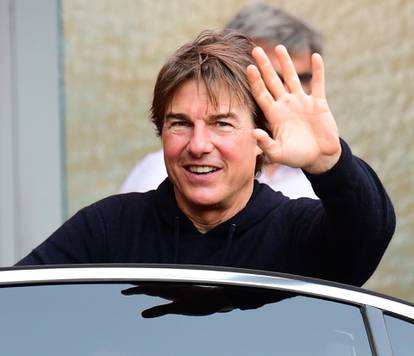 FOTO Tom Cruise veselo mahao fanovima u Londonu: Evo kako je izgledao na početku karijere