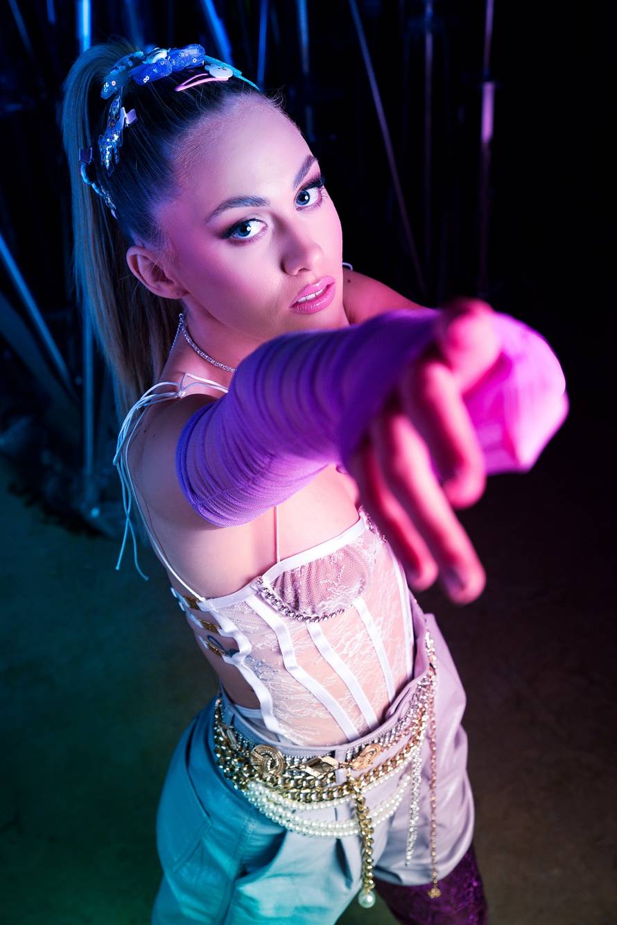 Albina je snimila spot za 'Tick-Tock': Bili smo u garaži, na cesti i u dvorcu. Tempo je bio žestok