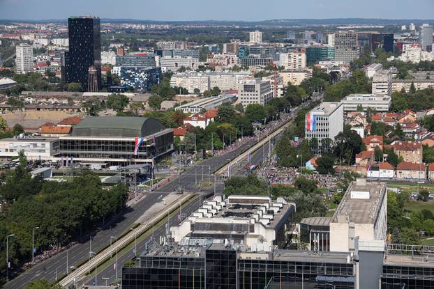 Zagreb: Pogled s visine na svečani vojni mimohod u povodu 30 godina VRO Oluja