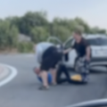 VIDEO Tučnjava na Krku: Jedan na podu, drugi ga mlati nasred kružnog toka. Policija istražuje