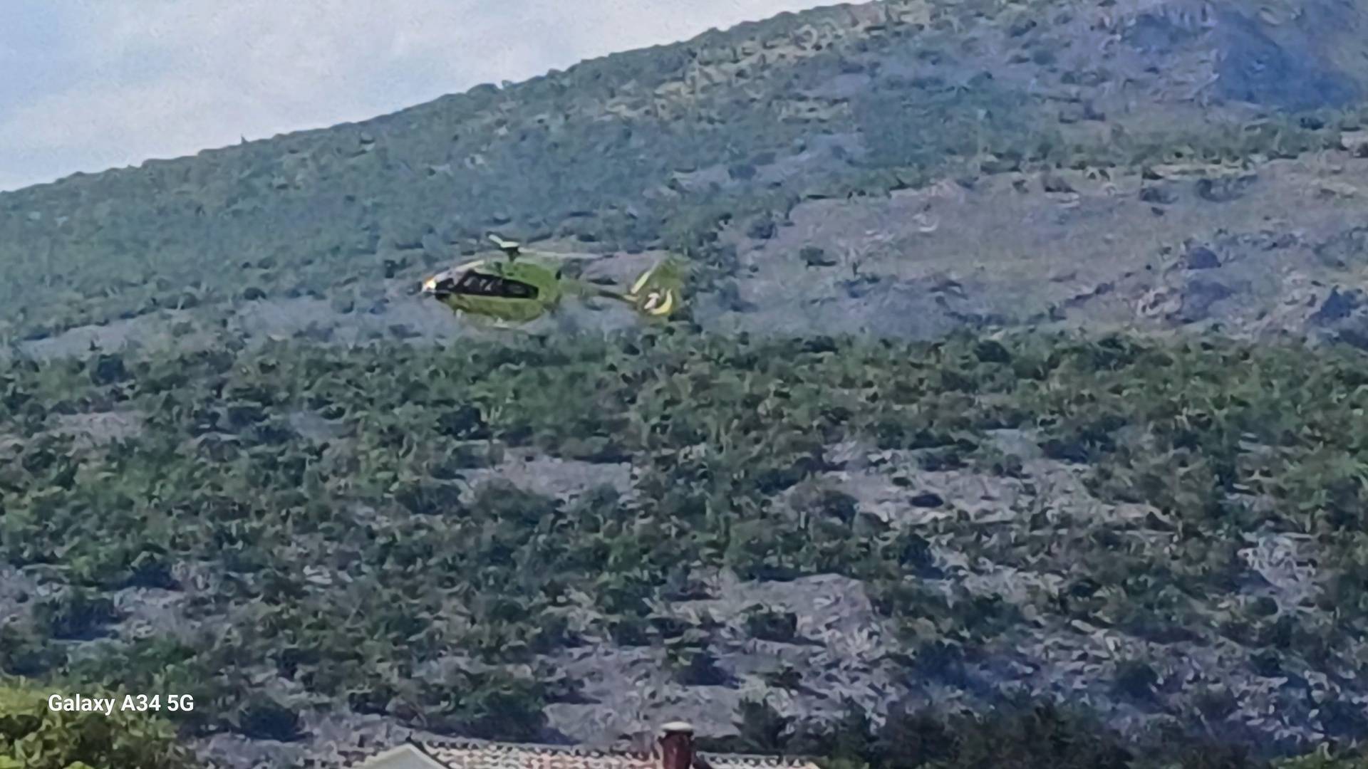 VIDEO Kamioni smrskani nakon sudara kod Klenovice, vozača helikopterom vozili u bolnicu