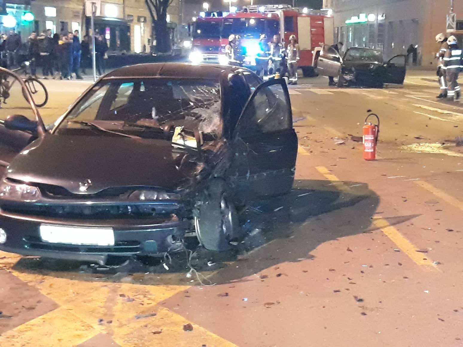 Nesreća u Karlovcu: Dvoje ljudi ozlijeđeno u sudaru automobila