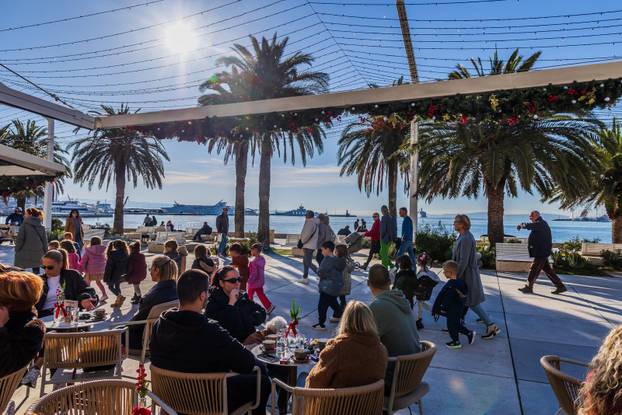 Sunčano jutro na Rivi u Splitu